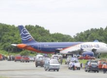 Pesawat Batavia Terperosok di Bandara Sepinggan